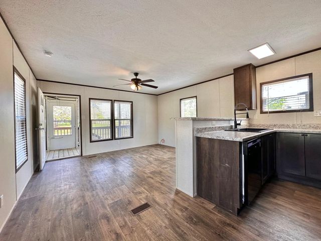 7958 An County Road 404, Palestine, TX 75803