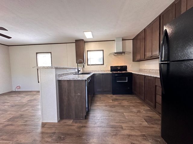 7958 An County Road 404, Palestine, TX 75803