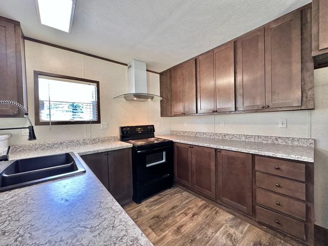 7958 An County Road 404, Palestine, TX 75803