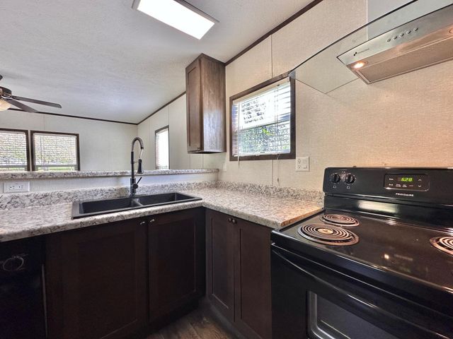 7958 An County Road 404, Palestine, TX 75803