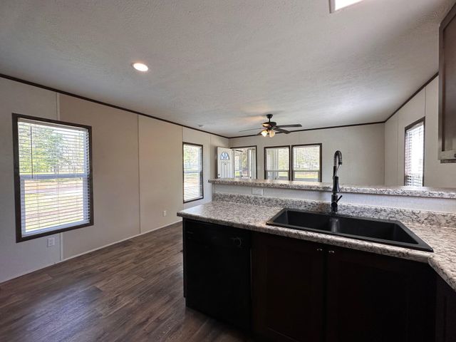 7958 An County Road 404, Palestine, TX 75803