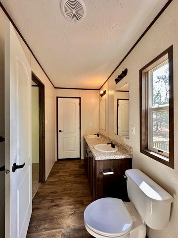 7958 An County Road 404, Palestine, TX 75803