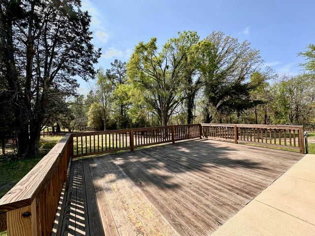 7958 An County Road 404, Palestine, TX 75803