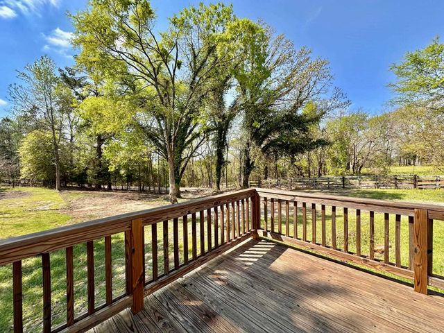7958 An County Road 404, Palestine, TX 75803