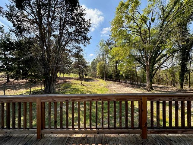 7958 An County Road 404, Palestine, TX 75803