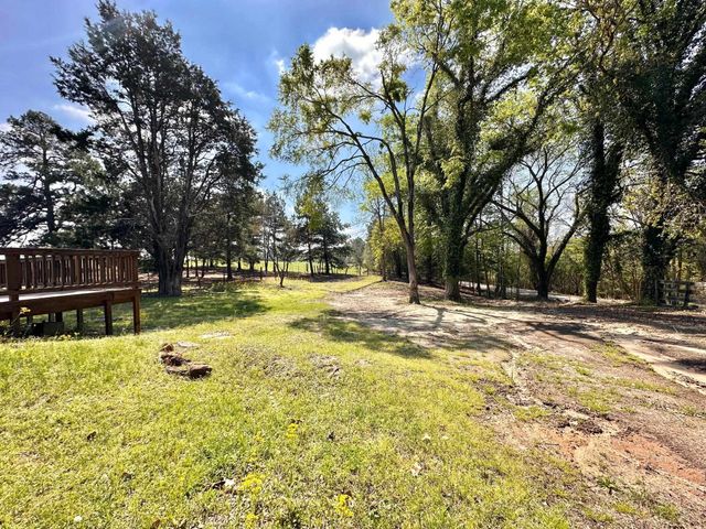 7958 An County Road 404, Palestine, TX 75803