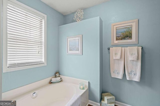 4002 Baywatch Cove NW, Acworth, GA 30101