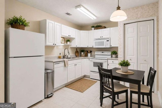 4002 Baywatch Cove NW, Acworth, GA 30101
