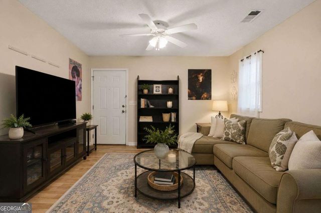 4002 Baywatch Cove NW, Acworth, GA 30101