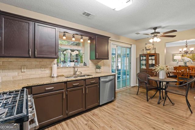 4002 Baywatch Cove NW, Acworth, GA 30101