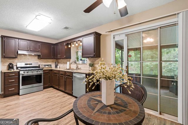 4002 Baywatch Cove NW, Acworth, GA 30101