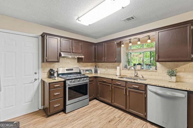4002 Baywatch Cove NW, Acworth, GA 30101