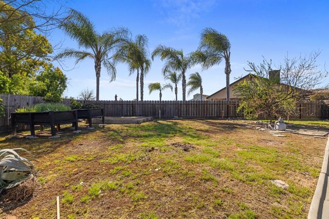 12024 Acosta Ct, Waterford, CA 95386
