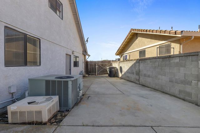 12024 Acosta Ct, Waterford, CA 95386