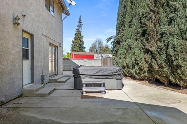 12024 Acosta Ct, Waterford, CA 95386