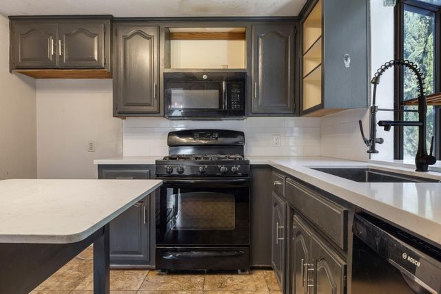 12024 Acosta Ct, Waterford, CA 95386