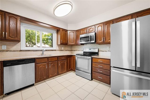 2 John Tyler Court 2A, Monroe, NJ 08831
