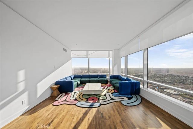 900 W Olympic Boulevard 46B, Los Angeles, CA 90015