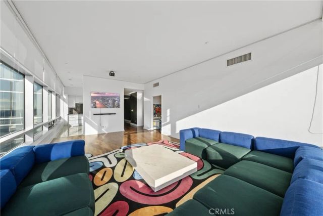 900 W Olympic Boulevard 46B, Los Angeles, CA 90015