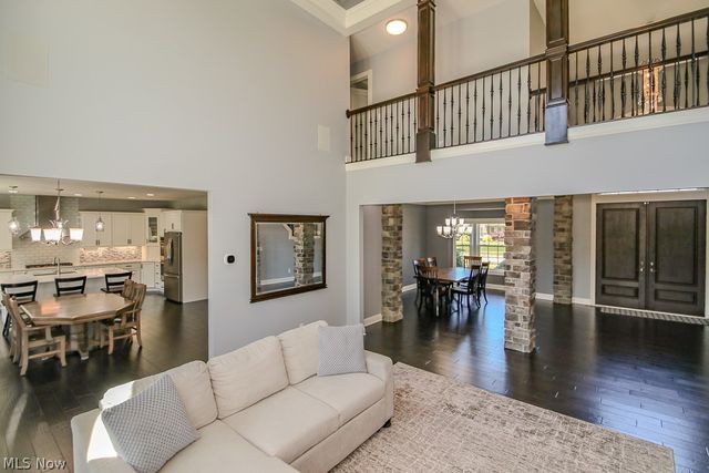 6300 Ox Ridge Trail, Highland Heights, OH 44143