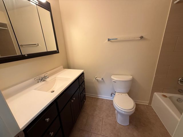 110 N Kenilworth Avenue 1B, Oak Park, IL 60301