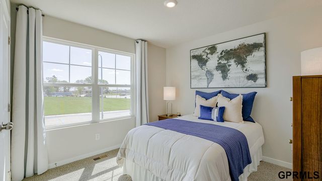 10611 Bearcreek Drive, Papillion, NE 68046