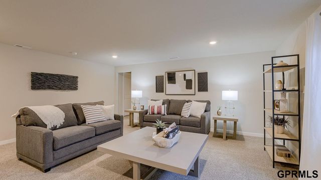 10611 Bearcreek Drive, Papillion, NE 68046