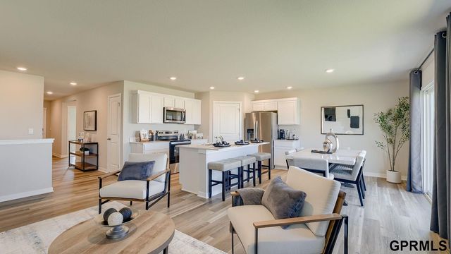 10611 Bearcreek Drive, Papillion, NE 68046