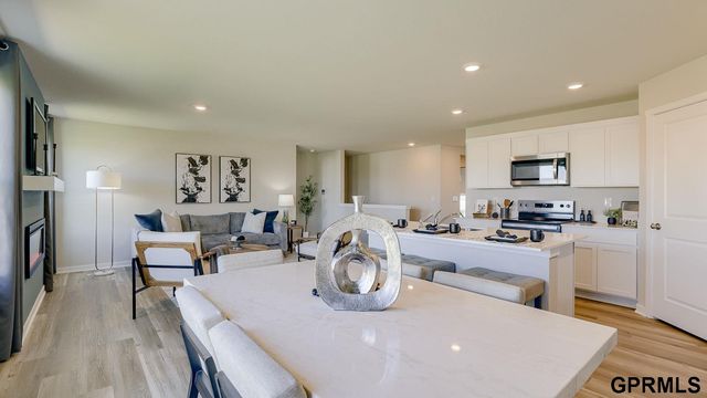 10611 Bearcreek Drive, Papillion, NE 68046