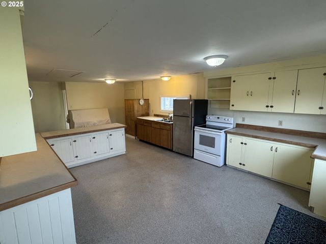 704 E HIGHWAY 82, Wallowa, OR 97885