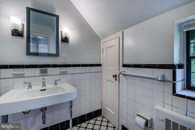 105 STRATFORD RD, Wallingford, PA 19086
