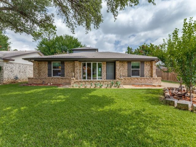 2001 Pebblebrook Trail, Irving, TX 75060