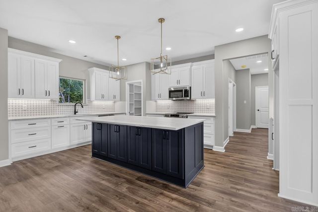 2115 Sable Oaks, Bryant, AR 72022