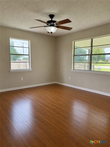 206 Barton Lane, Gatesville, TX 76528