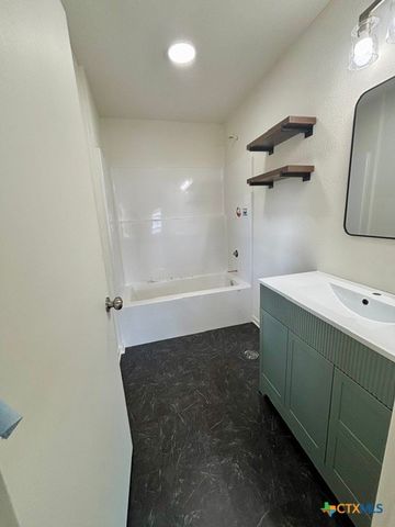 206 Barton Lane, Gatesville, TX 76528
