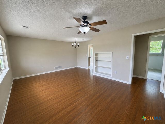 206 Barton Lane, Gatesville, TX 76528