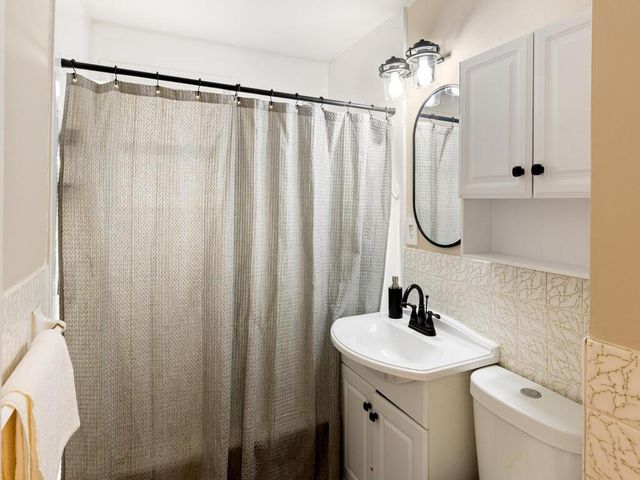 2837 Hampshire Avenue S, Saint Louis Park, MN 55426