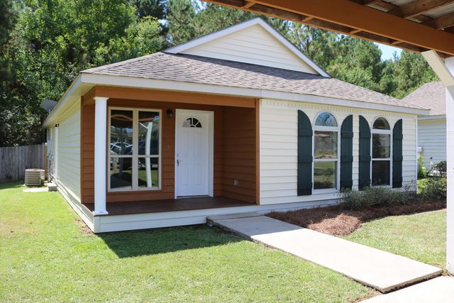170 Hawthorne Dr., Hattiesburg, MS 39402