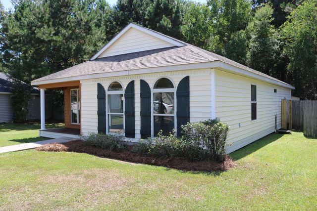 170 Hawthorne Dr., Hattiesburg, MS 39402