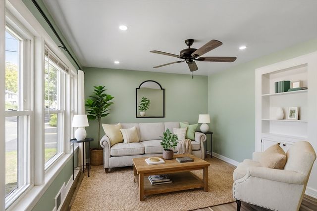 257 Spruce St, Leominster, MA 01453