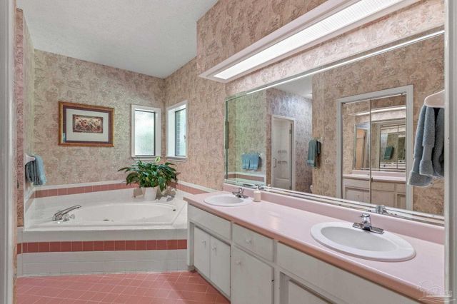 525 Northcreek Dr, Pensacola, FL 32514