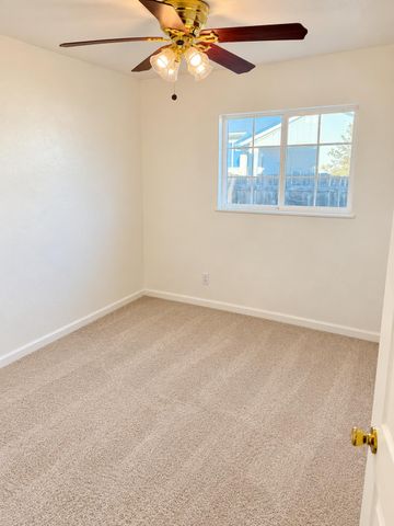 3690 Mcclellan Dr, North Highlands, CA 95660