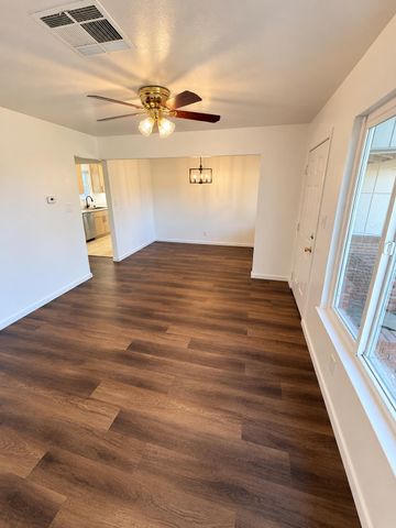 3690 Mcclellan Dr, North Highlands, CA 95660
