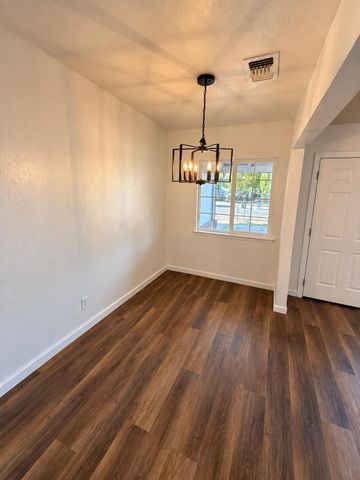 3690 Mcclellan Dr, North Highlands, CA 95660