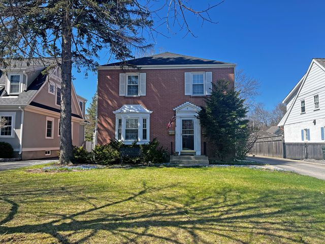 4 S June Terrace 1, Lake Forest, IL 60045