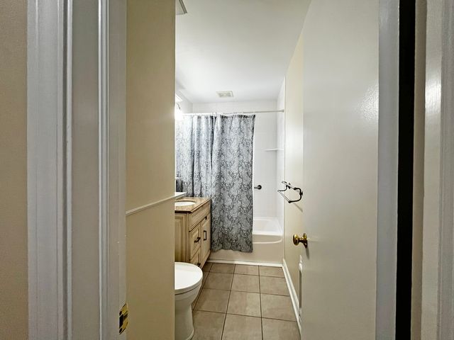 4 S June Terrace 1, Lake Forest, IL 60045