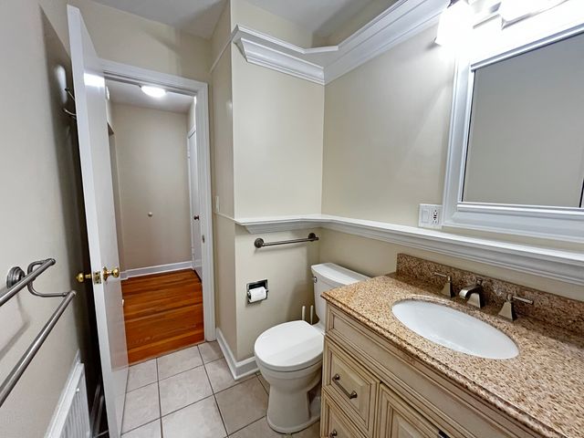 4 S June Terrace 1, Lake Forest, IL 60045