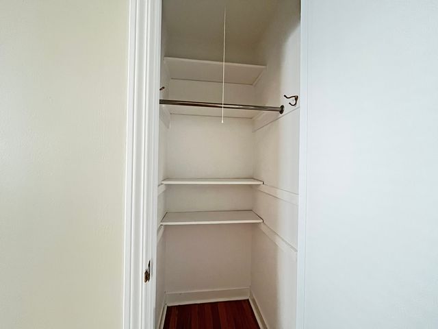 4 S June Terrace 1, Lake Forest, IL 60045