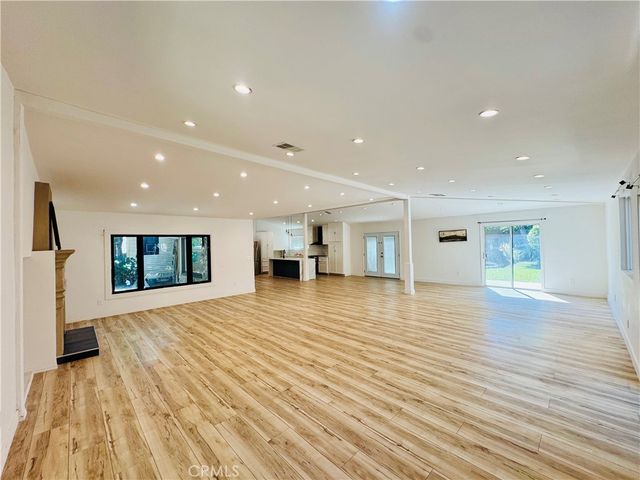 9625 Aqueduct, North Hills, CA 91343