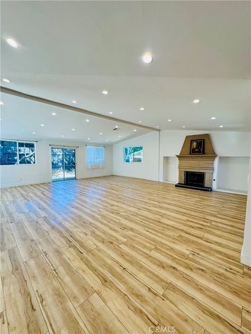 9625 Aqueduct, North Hills, CA 91343
